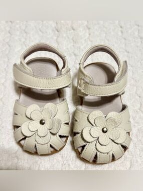Toddler Girl Flower White Sandals with ankle strap size 20 (size 4.5 US)